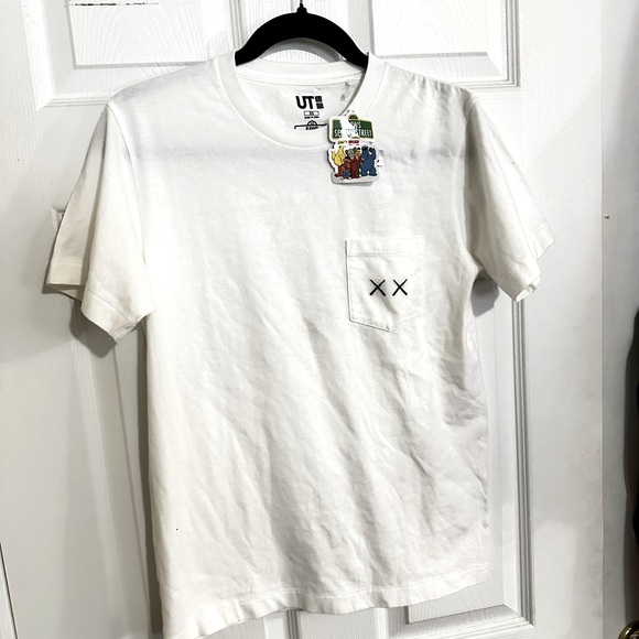 KAWS X UNI QLO T-SHIRT - Picture 2 of 2